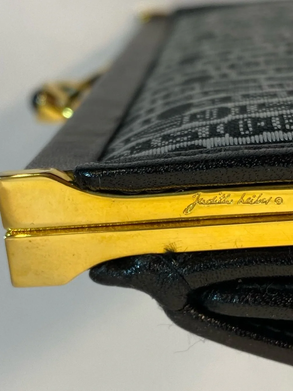 Vtg JUDITH LEIBER Black Woven Jacquard Kiss Lock Coin Purse Wallet